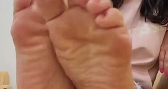 Goddess Nicole Aka Nicolesgoddesssoles Foot Fetish 04 18 2023 Onlyfans Video Better Hurry Before Your Wife Comes Back