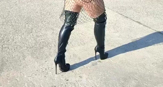 Calea Toxic Nicknamed Caleatoxic Onlyfans A Sexy Walk For My Boot Fetishists