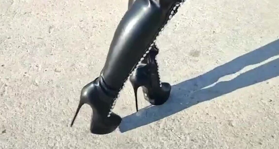 Calea Toxic Nicknamed Caleatoxic Onlyfans A Sexy Walk For My Boot Fetishists