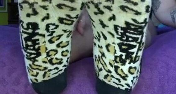 Goddess Flower Nicknamed Smokinflowers Foot Fetish 11 18 2023 Onlyfans Video Removing My Sweaty Socks And Shoes After A Leg And Booty Day