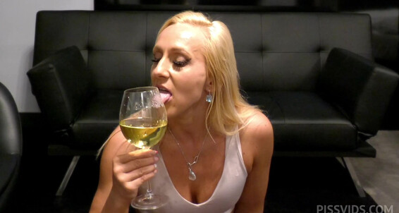 Blonde, Blowjob, Facial, Hardcore, MILF, Cumshot, Spit, Rimming, Natural Tits, Deep Throat, Doggystyle, Pissing, POV Blond Angel - Real Life Porno 30 Blond Angel SiteRip